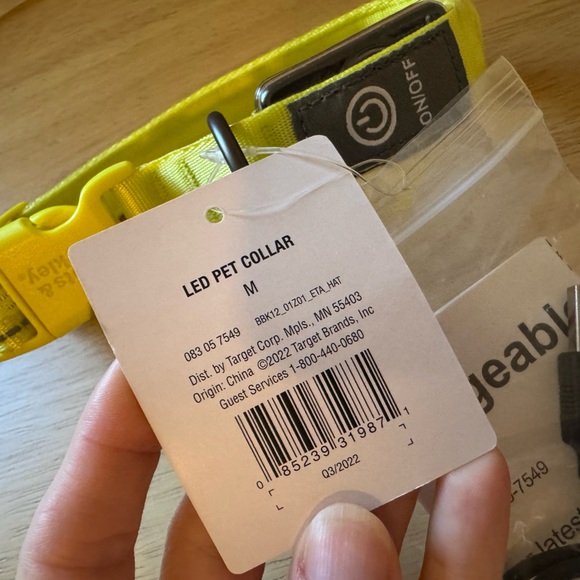 Boots & Barkley (Target) Neon Yellow Rechargeable LED Collar - Picture 3 of 5